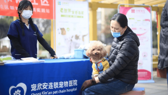 宠欣安联合五里墩街道家家景园社区，开展多场宠物义诊活动，迎接学雷锋月